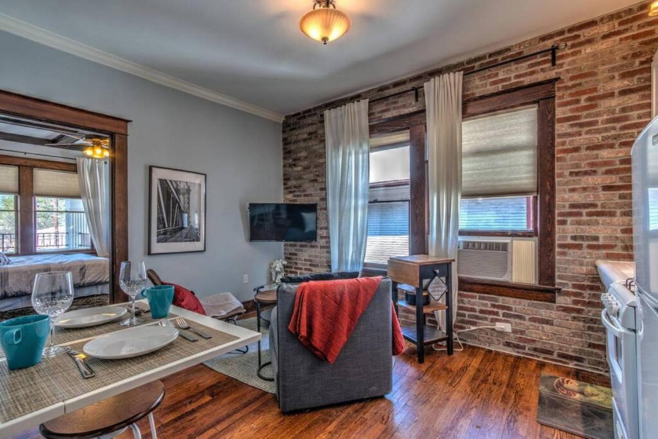 Classic Woodwork And Details In 1912 Colonial Memphis Eksteriør bilde