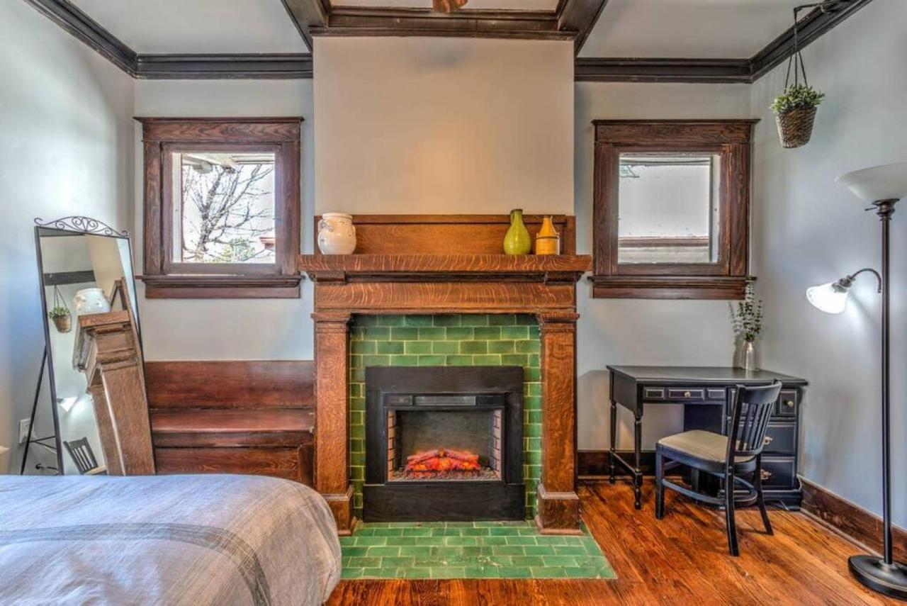 Classic Woodwork And Details In 1912 Colonial Memphis Eksteriør bilde